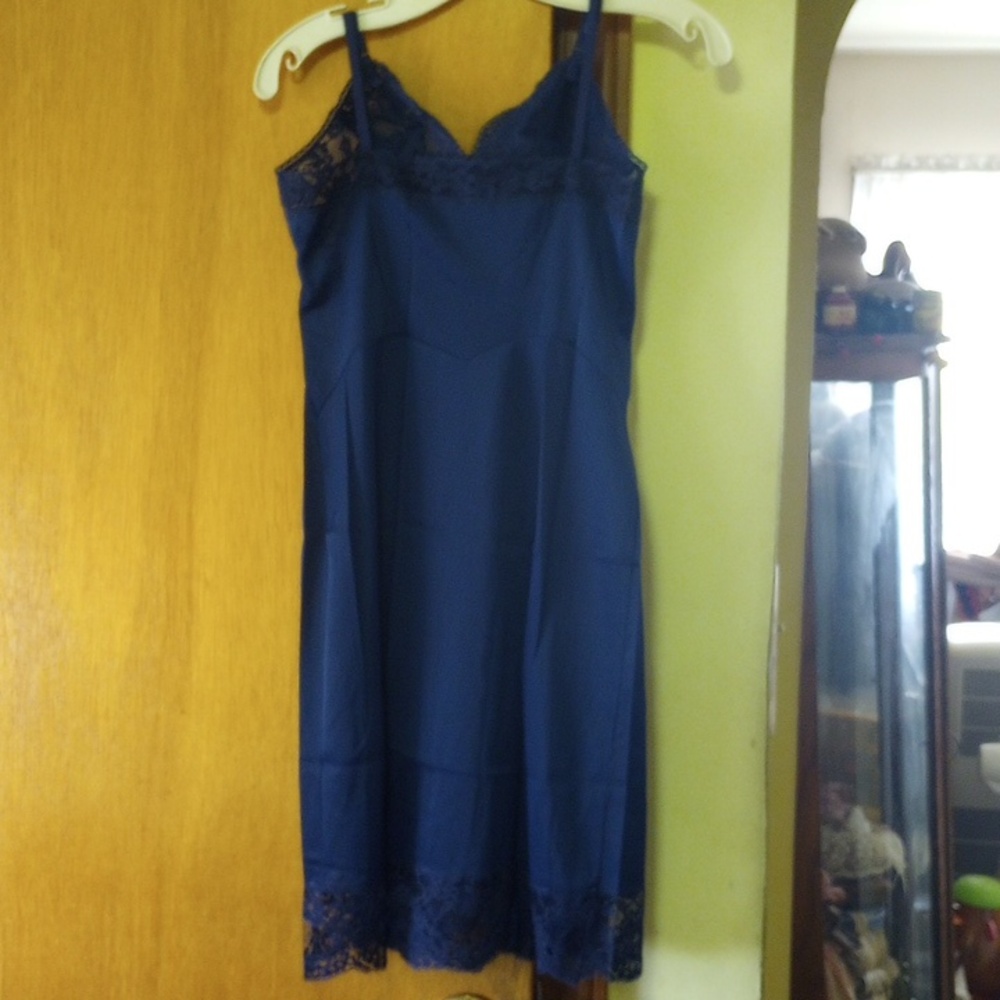 Warner's Compli-Fit Navy Blue Nylon & Lace Slip w/ Adjustable Straps, 32A - Picture 3 of 6